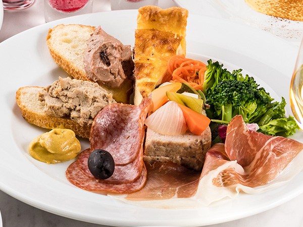 【2時間飲み放題付き(L.O.30分前)】定番大皿プラン <br>5,000円(お一人様 税込)