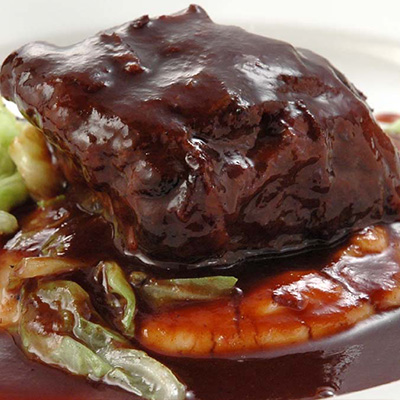 牛頬肉の赤ワイン煮込み 牛頬肉の赤ワイン煮込み