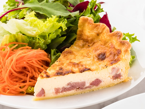 プリフィクスランチ 1,300円<br>前菜 単品650円